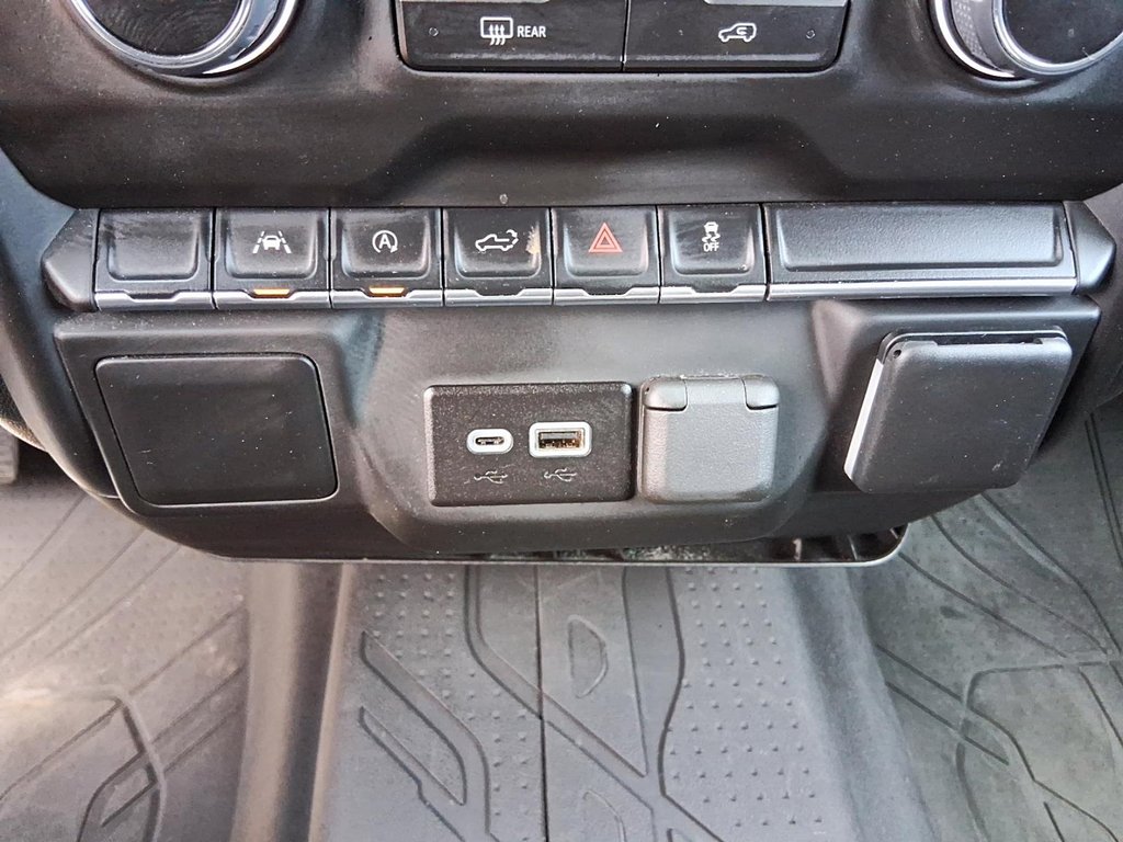 2023 Chevrolet Silverado 1500 Double Cab 4x4 WT / Standard Box in Stratford, Ontario - 17 - w1024h768px