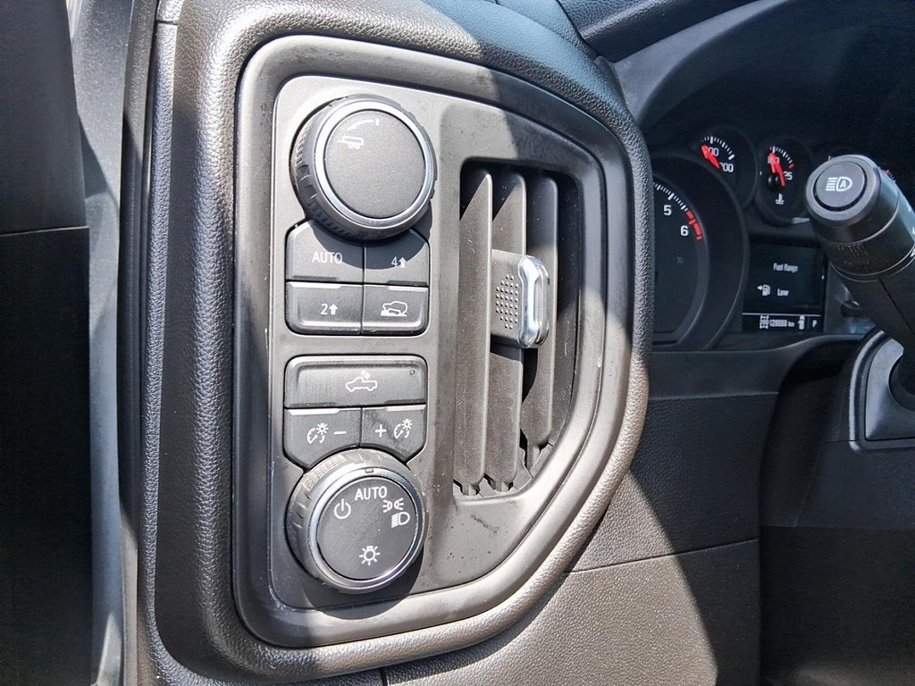 2023 Chevrolet Silverado 1500 Double Cab 4x4 WT / Standard Box in Stratford, Ontario - 18 - w1024h768px