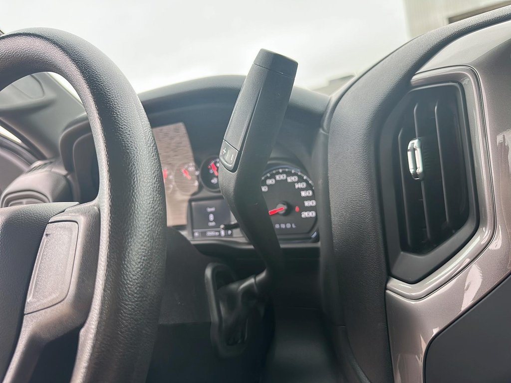 2024 Chevrolet Silverado 1500 Regular Cab Long Box 2-Wheel Drive Work Truck in Stratford, Ontario - 13 - w1024h768px