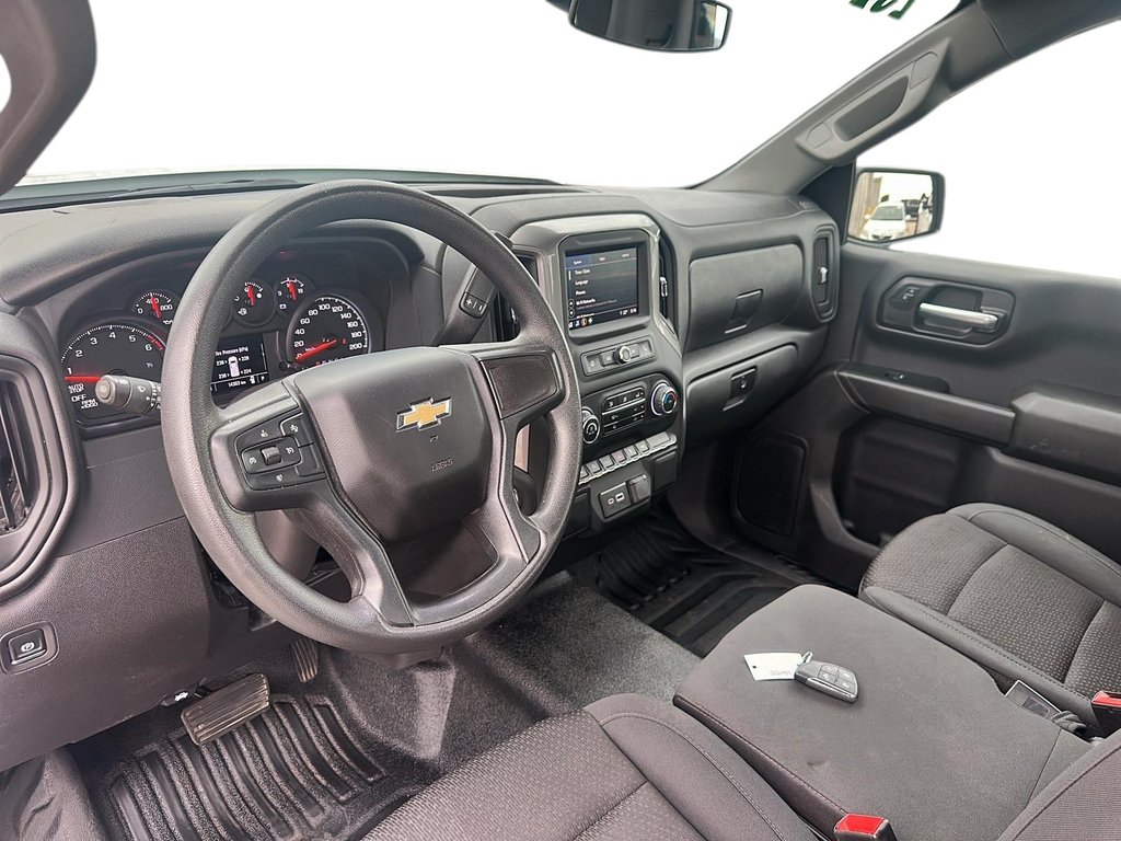 2024 Chevrolet Silverado 1500 Regular Cab Long Box 2-Wheel Drive Work Truck in Stratford, Ontario - 8 - w1024h768px