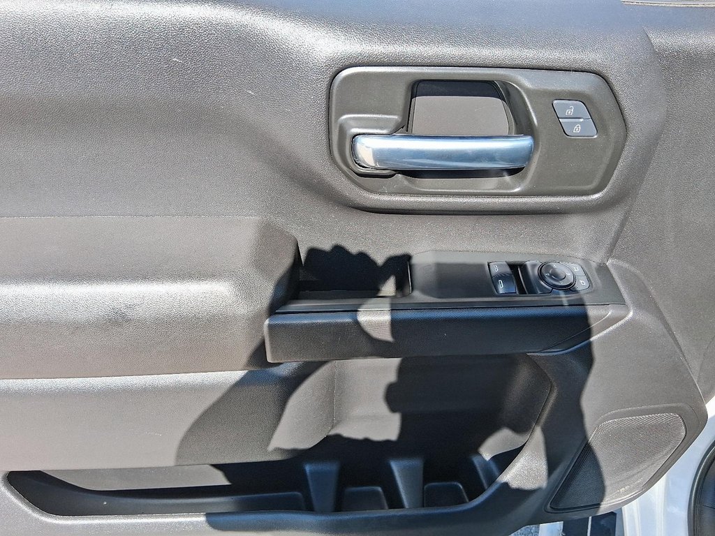 2024 Chevrolet Silverado 1500 Regular Cab Long Box 2-Wheel Drive Work Truck in Stratford, Ontario - 9 - w1024h768px