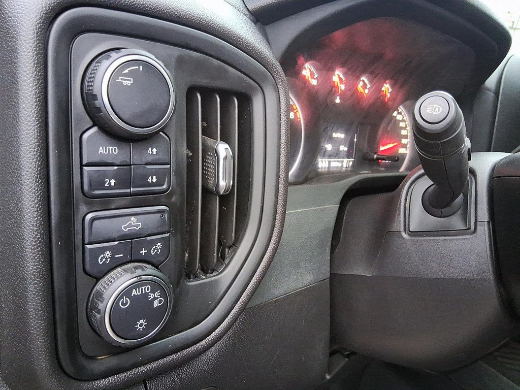 2024 Chevrolet Silverado 1500 Crew Cab Standard Box 4-Wheel Drive Custom Trail B in Stratford, Ontario - 17 - w1024h768px