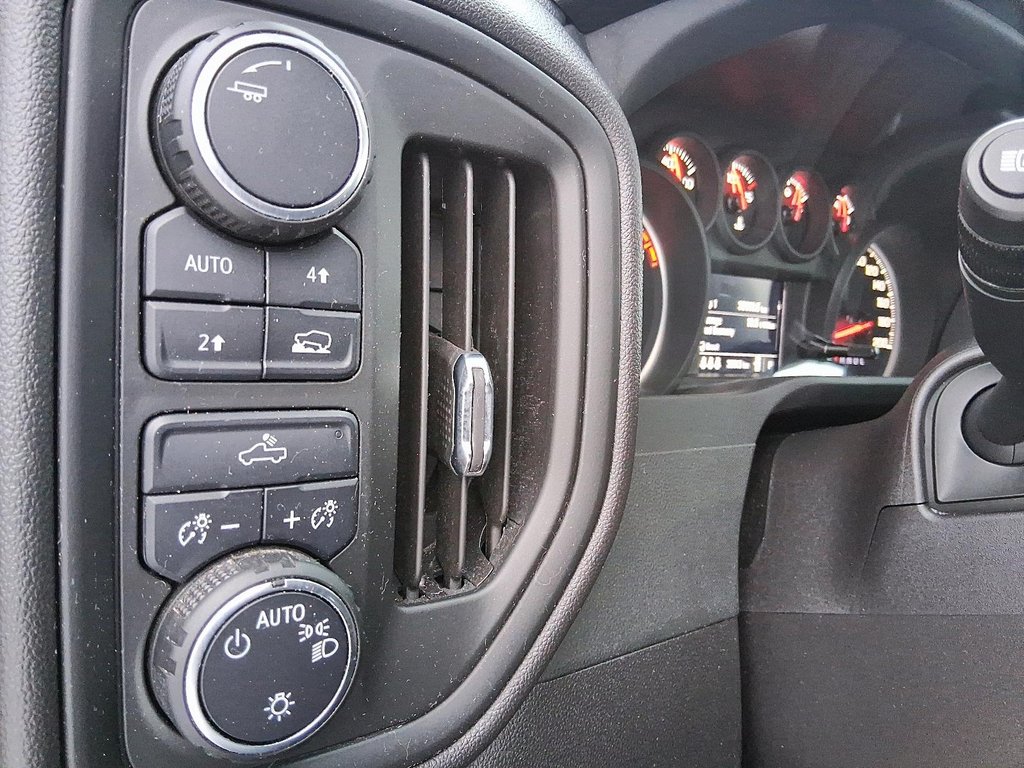 2024 Chevrolet Silverado 1500 Crew Cab Standard Box 4-Wheel Drive Work Truck in Stratford, Ontario - 17 - w1024h768px