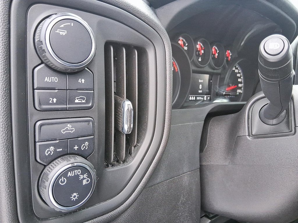 2024 Chevrolet Silverado 1500 Crew Cab Standard Box 4-Wheel Drive Work Truck in Stratford, Ontario - 17 - w1024h768px