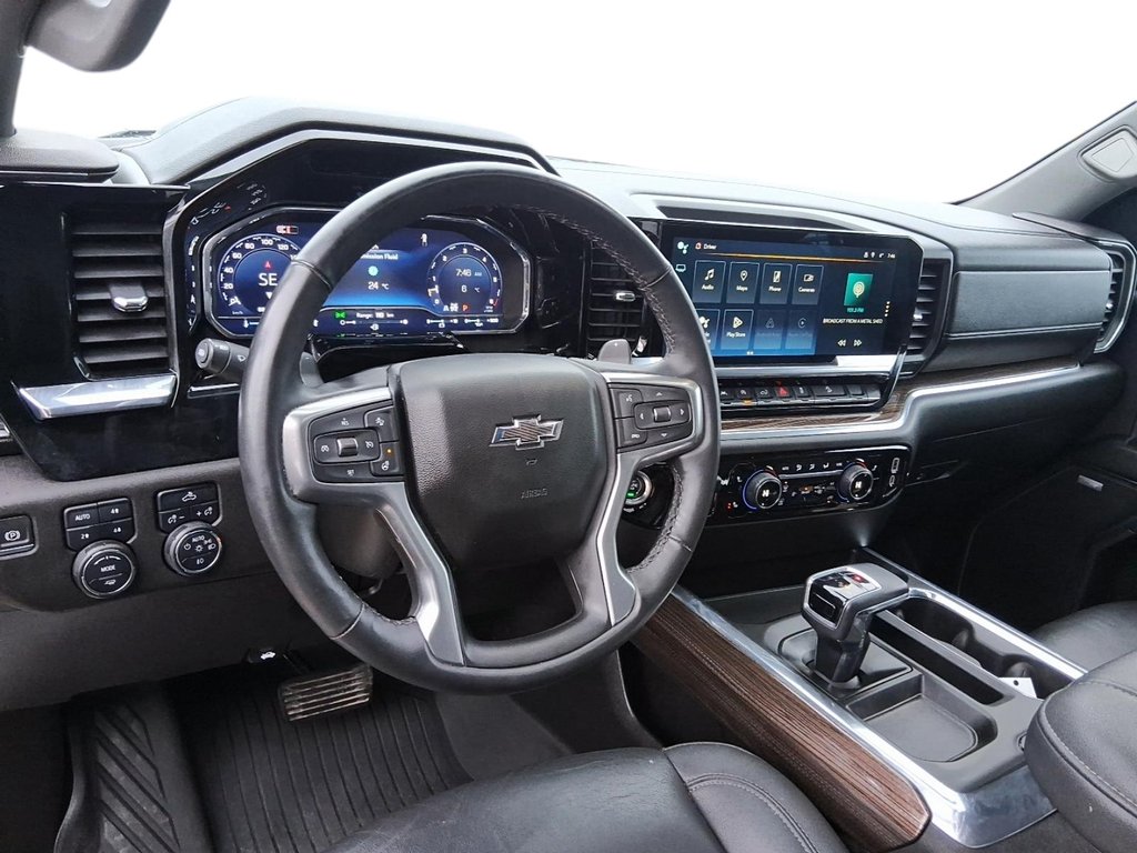 2024 Chevrolet Silverado 1500 Crew Cab Short Box 4-Wheel Drive RST in Stratford, Ontario - 9 - w1024h768px