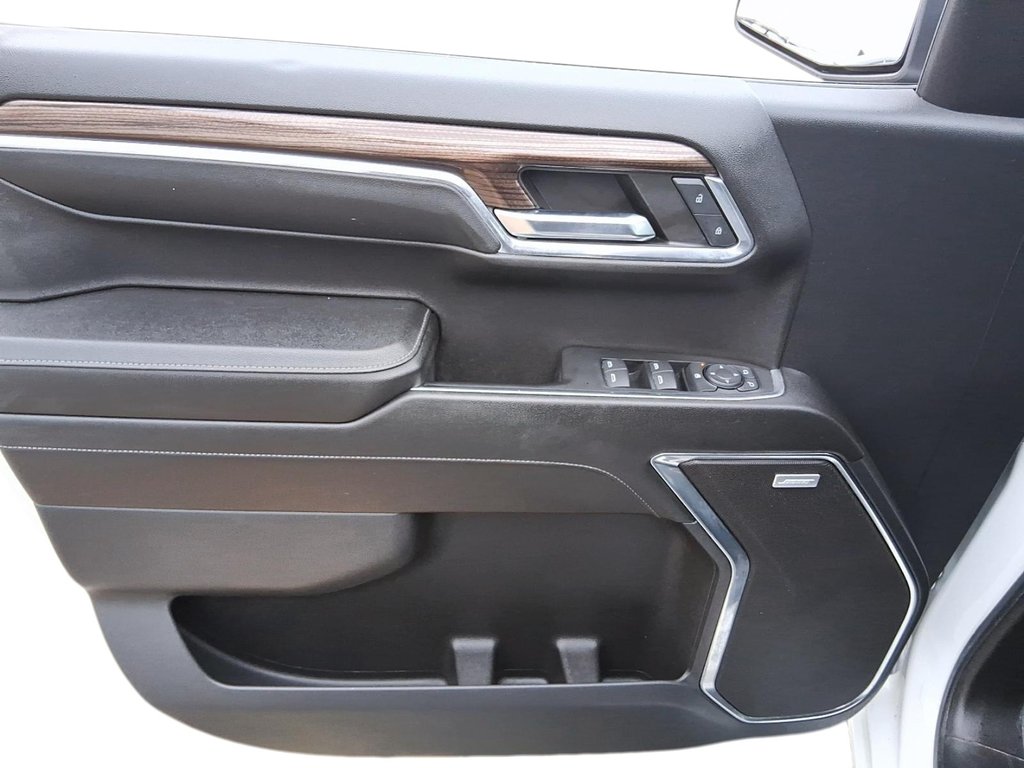 2024 Chevrolet Silverado 1500 Crew Cab Short Box 4-Wheel Drive RST in Stratford, Ontario - 10 - w1024h768px