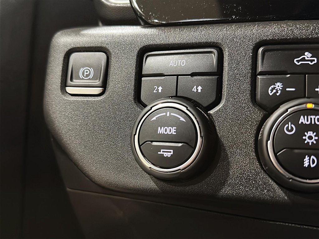 2024 Chevrolet Silverado 1500 Crew Cab Standard Box 4-Wheel Drive RST in Stratford, Ontario - 15 - w1024h768px