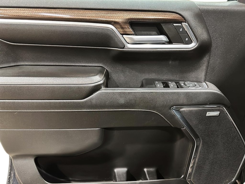 2024 Chevrolet Silverado 1500 Crew Cab Standard Box 4-Wheel Drive RST in Stratford, Ontario - 10 - w1024h768px