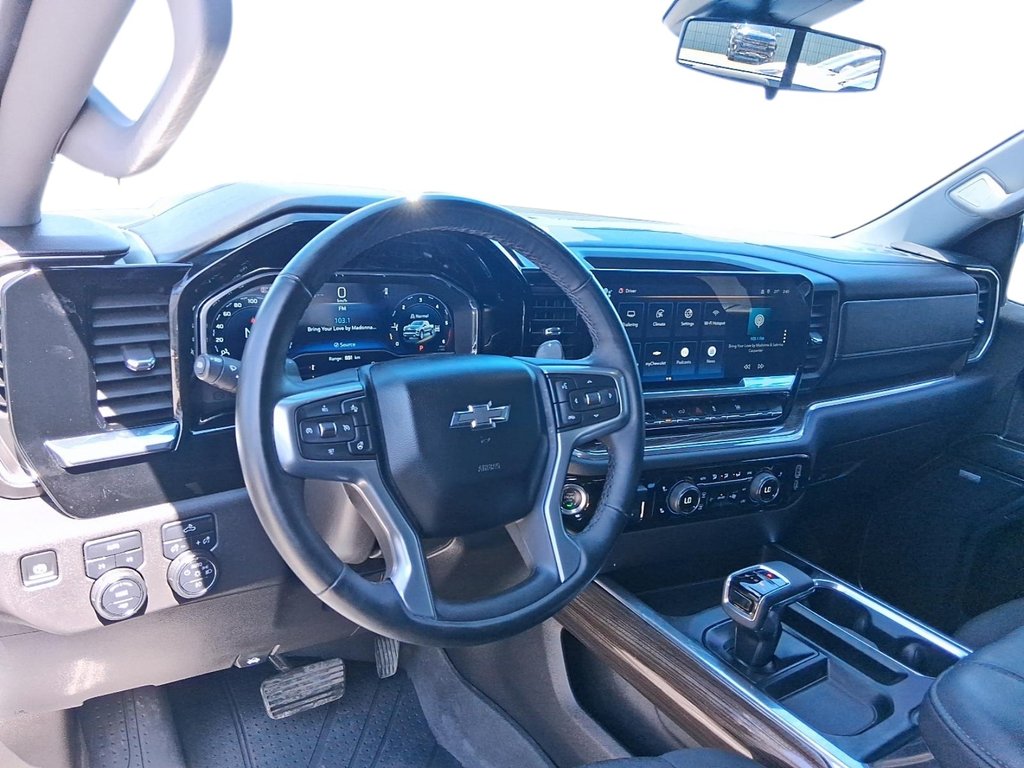 2024 Chevrolet Silverado 1500 Crew Cab Short Box 4-Wheel Drive RST in Stratford, Ontario - 9 - w1024h768px