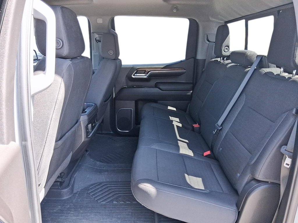 2024 Chevrolet Silverado 1500 Crew Cab Short Box 4-Wheel Drive RST in Stratford, Ontario - 8 - w1024h768px