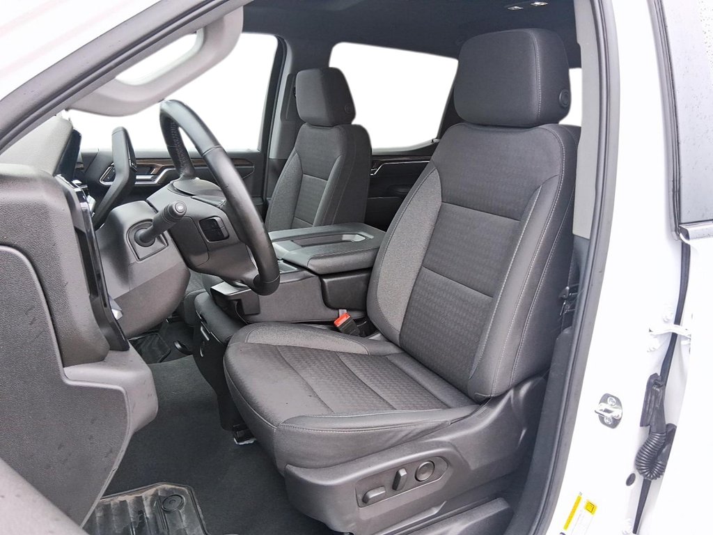 2025 Chevrolet Silverado 1500 Crew Cab Short Box 4-Wheel Drive LT in Stratford, Ontario - 7 - w1024h768px