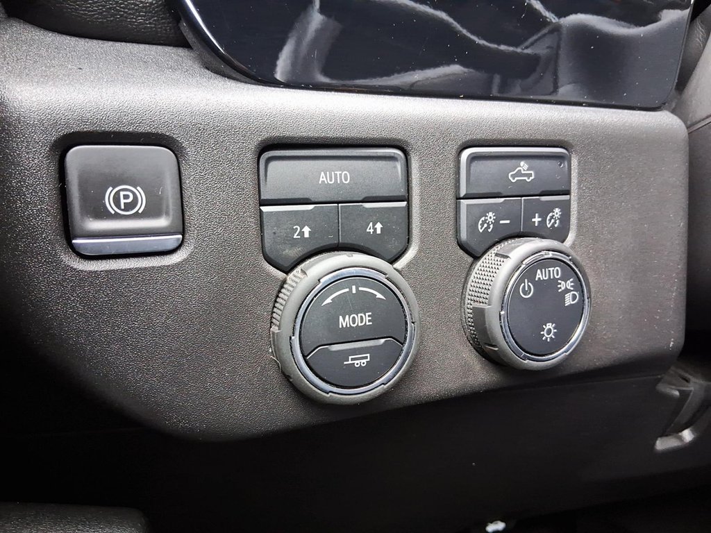 2025 Chevrolet Silverado 1500 Crew Cab Short Box 4-Wheel Drive LT in Stratford, Ontario - 17 - w1024h768px