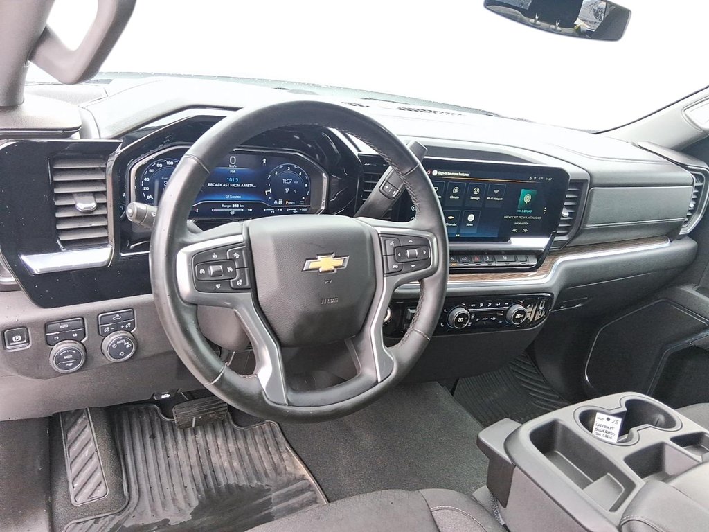 2025 Chevrolet Silverado 1500 Crew Cab Short Box 4-Wheel Drive LT in Stratford, Ontario - 10 - w1024h768px