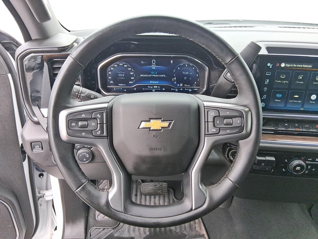 2025 Chevrolet Silverado 1500 Crew Cab Short Box 4-Wheel Drive LT in Stratford, Ontario - 12 - w1024h768px