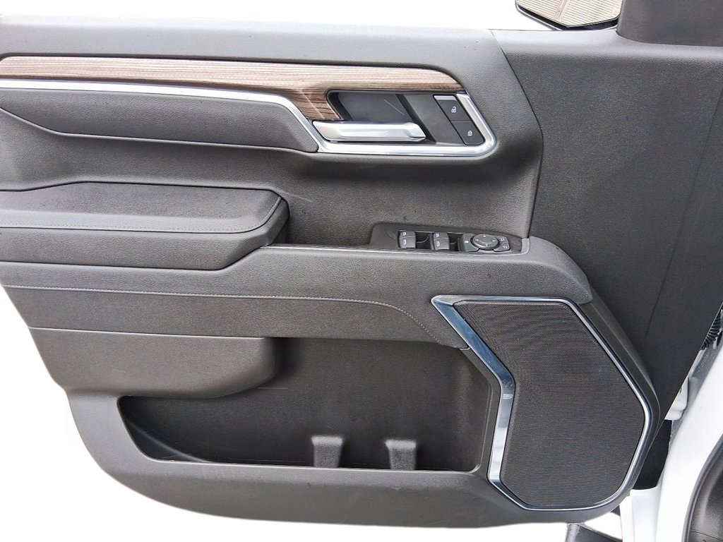 2025 Chevrolet Silverado 1500 Crew Cab Short Box 4-Wheel Drive LT in Stratford, Ontario - 11 - w1024h768px