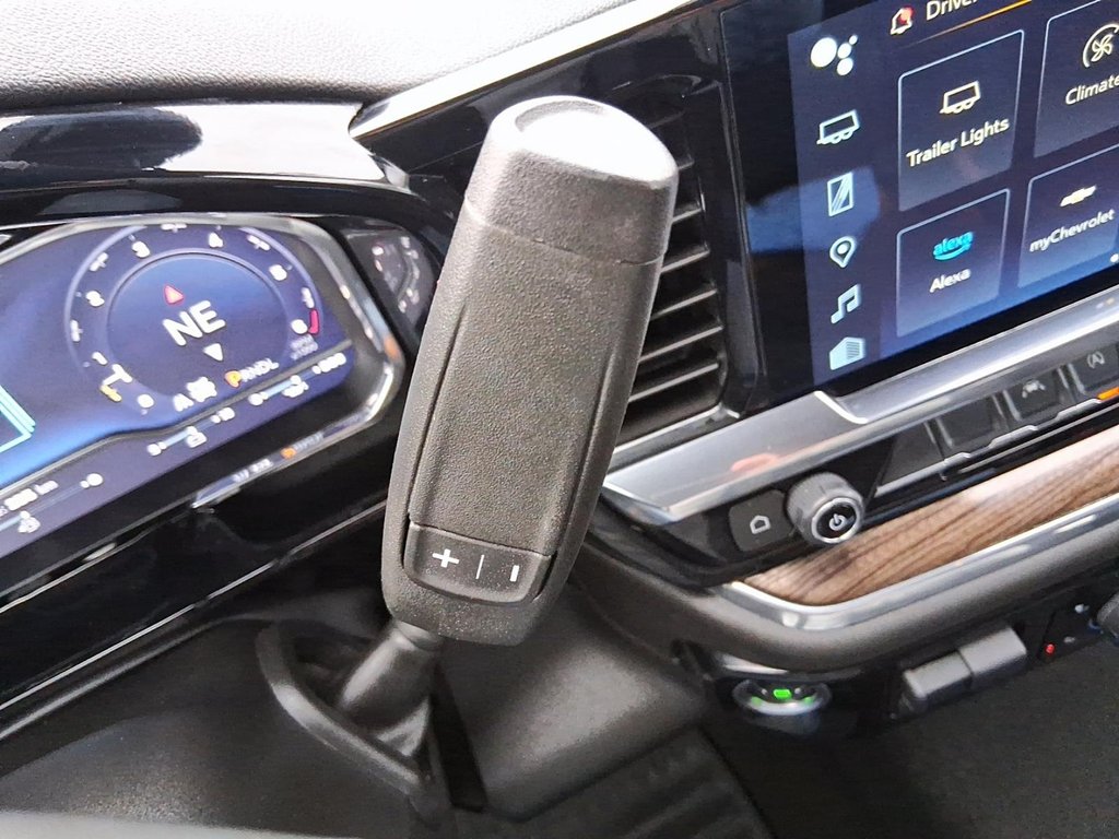 2025 Chevrolet Silverado 1500 Crew Cab Short Box 4-Wheel Drive LT in Stratford, Ontario - 16 - w1024h768px