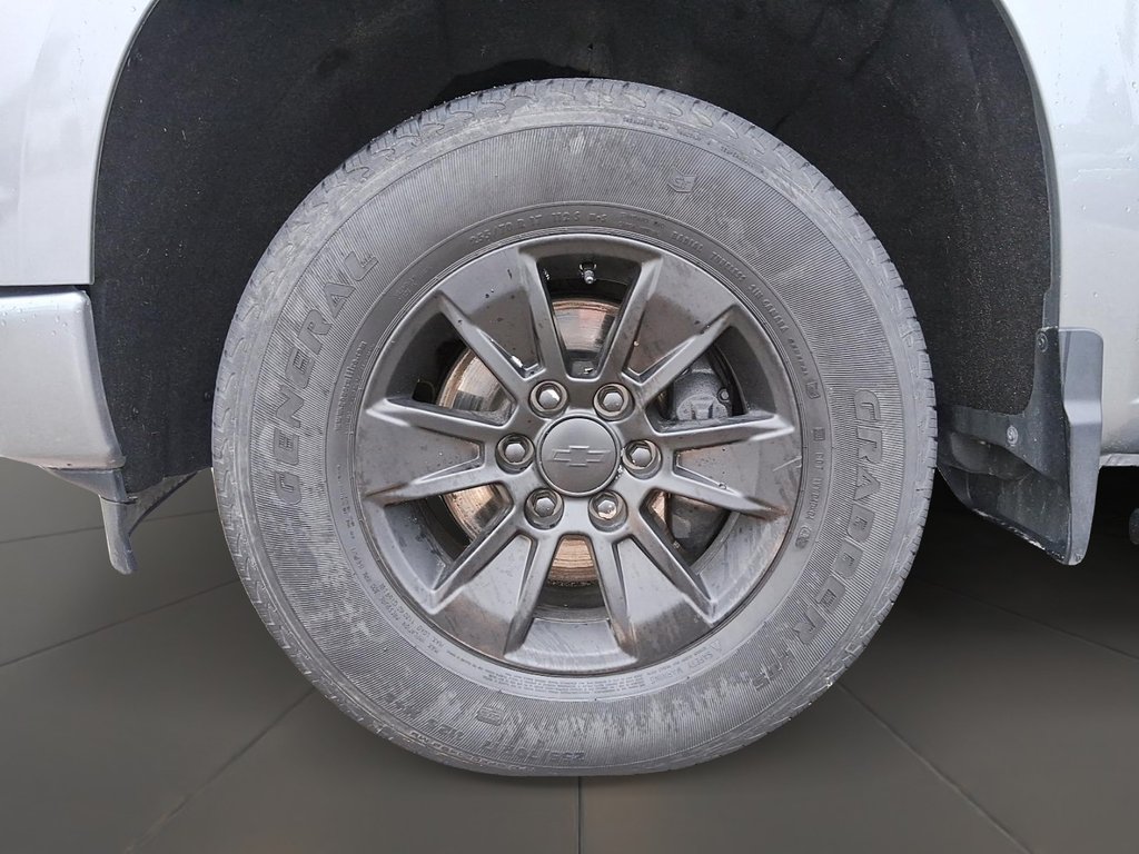 2025 Chevrolet Silverado 1500 Crew Cab Short Box 4-Wheel Drive LT in Stratford, Ontario - 6 - w1024h768px