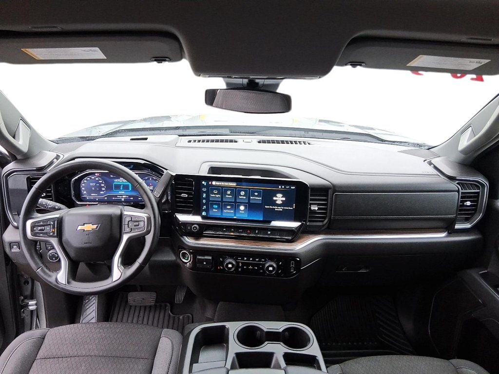 2025 Chevrolet Silverado 1500 Crew Cab Short Box 4-Wheel Drive LT in Stratford, Ontario - 10 - w1024h768px