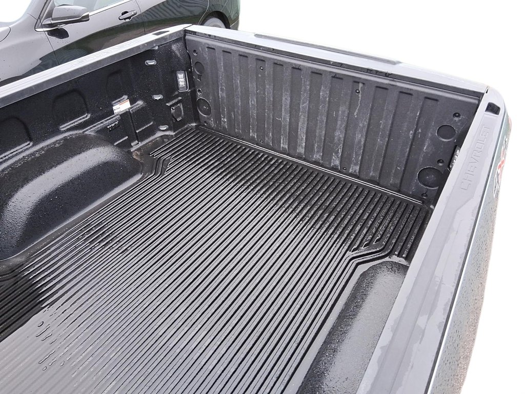 2025 Chevrolet Silverado 1500 Crew Cab Short Box 4-Wheel Drive LT in Stratford, Ontario - 18 - w1024h768px