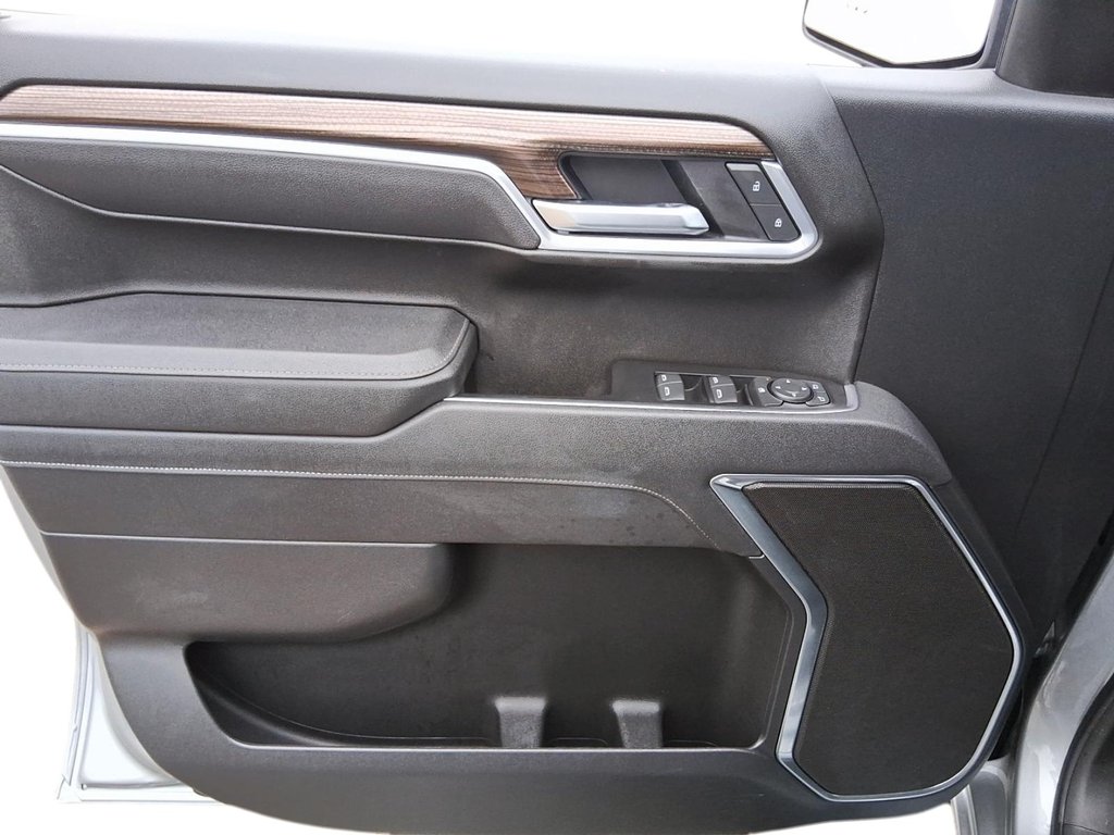 2025 Chevrolet Silverado 1500 Crew Cab Short Box 4-Wheel Drive LT in Stratford, Ontario - 11 - w1024h768px