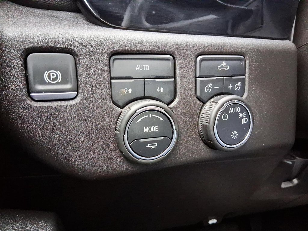 2025 Chevrolet Silverado 1500 Crew Cab Short Box 4-Wheel Drive LT in Stratford, Ontario - 17 - w1024h768px