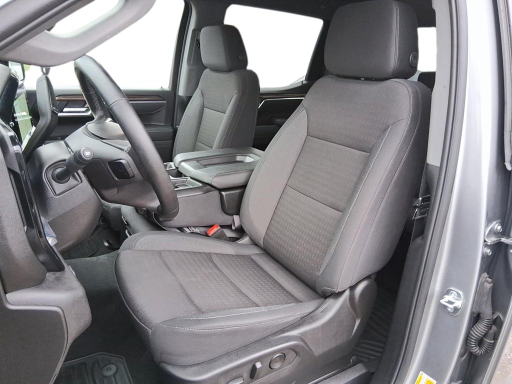 2025 Chevrolet Silverado 1500 Crew Cab Short Box 4-Wheel Drive LT in Stratford, Ontario - 8 - w1024h768px