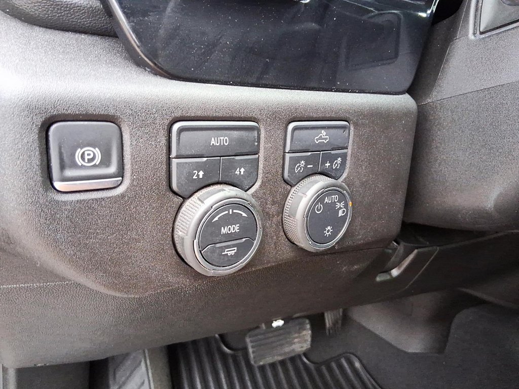 2025 Chevrolet Silverado 1500 Crew Cab Short Box 4-Wheel Drive LT in Stratford, Ontario - 17 - w1024h768px