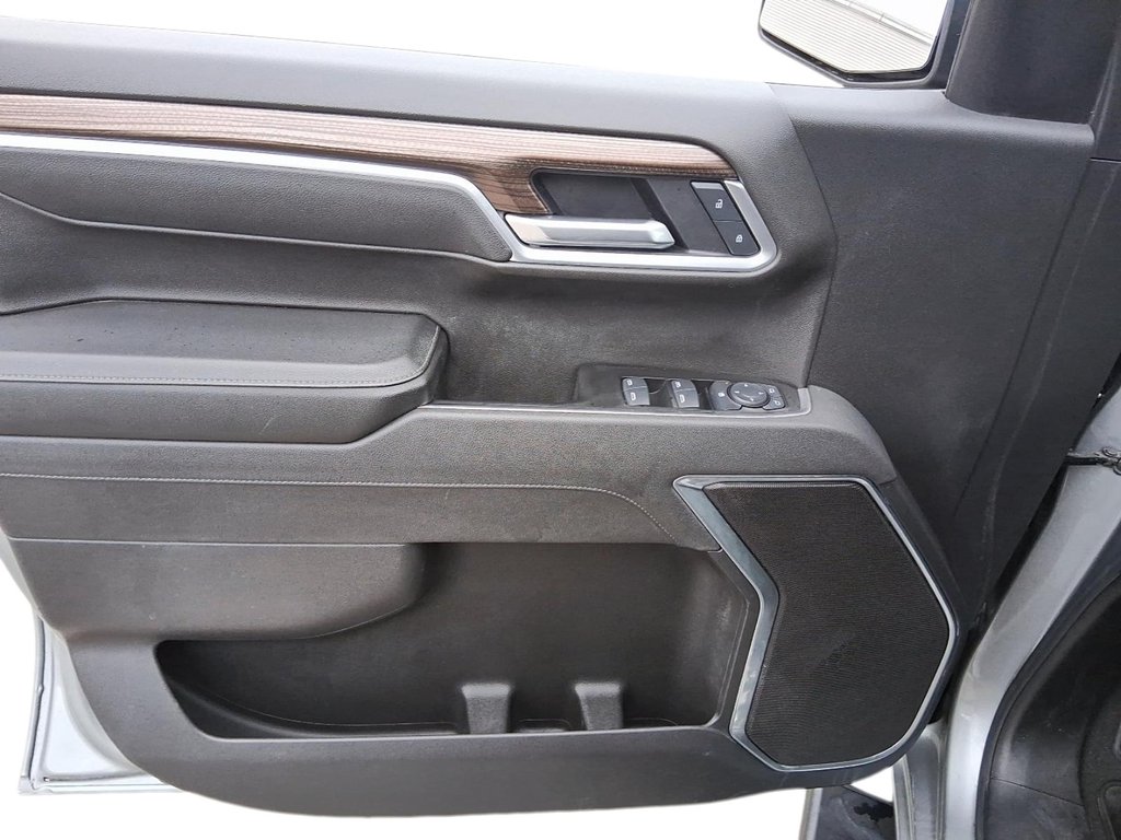 2025 Chevrolet Silverado 1500 Crew Cab Short Box 4-Wheel Drive LT in Stratford, Ontario - 11 - w1024h768px