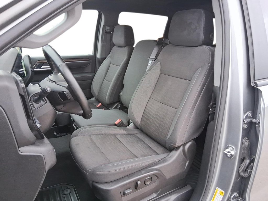 2025 Chevrolet Silverado 1500 Crew Cab Short Box 4-Wheel Drive LT in Stratford, Ontario - 7 - w1024h768px