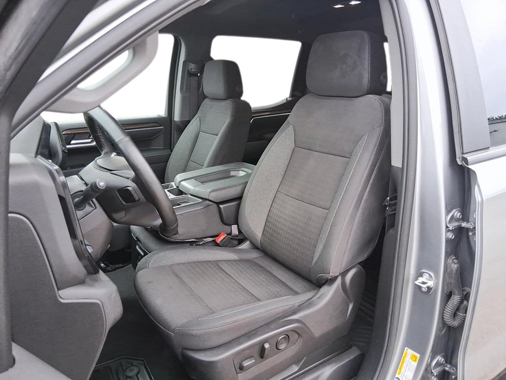 2025 Chevrolet Silverado 1500 Crew Cab Short Box 4-Wheel Drive LT in Stratford, Ontario - 8 - w1024h768px