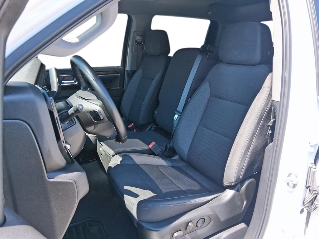 2025 Chevrolet Silverado 1500 Crew Cab Standard Box 4-Wheel Drive LT in Stratford, Ontario - 7 - w1024h768px