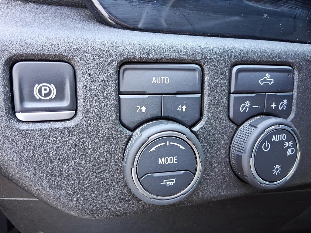 2025 Chevrolet Silverado 1500 Crew Cab Standard Box 4-Wheel Drive LT in Stratford, Ontario - 17 - w1024h768px