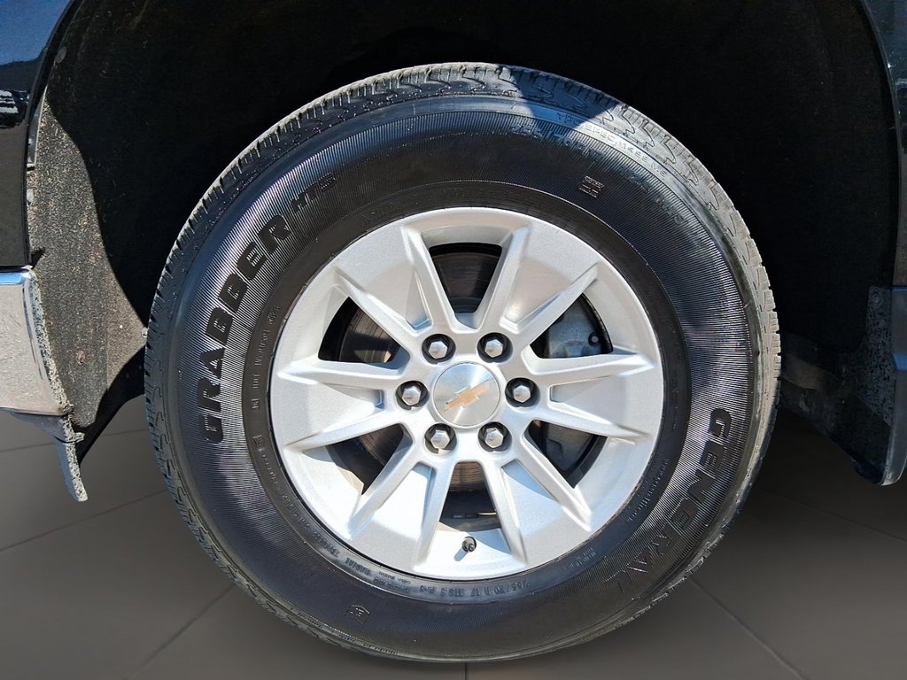 2025 Chevrolet Silverado 1500 Crew Cab Standard Box 4-Wheel Drive LT in Stratford, Ontario - 6 - w1024h768px