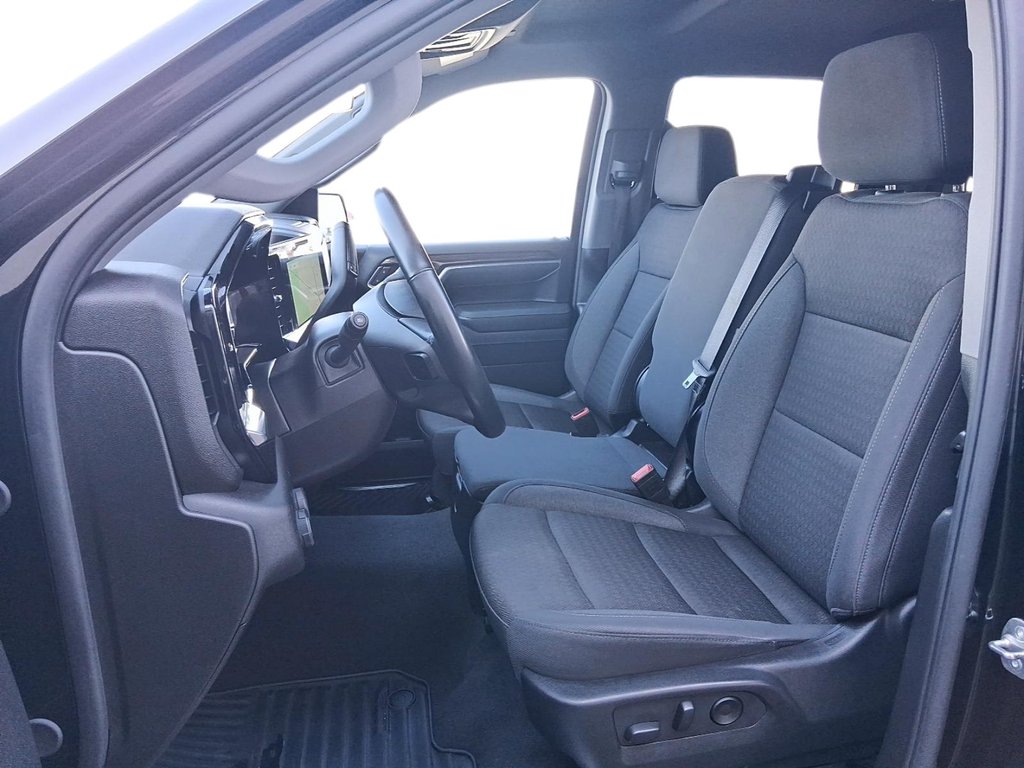 2025 Chevrolet Silverado 1500 Crew Cab Standard Box 4-Wheel Drive LT in Stratford, Ontario - 8 - w1024h768px