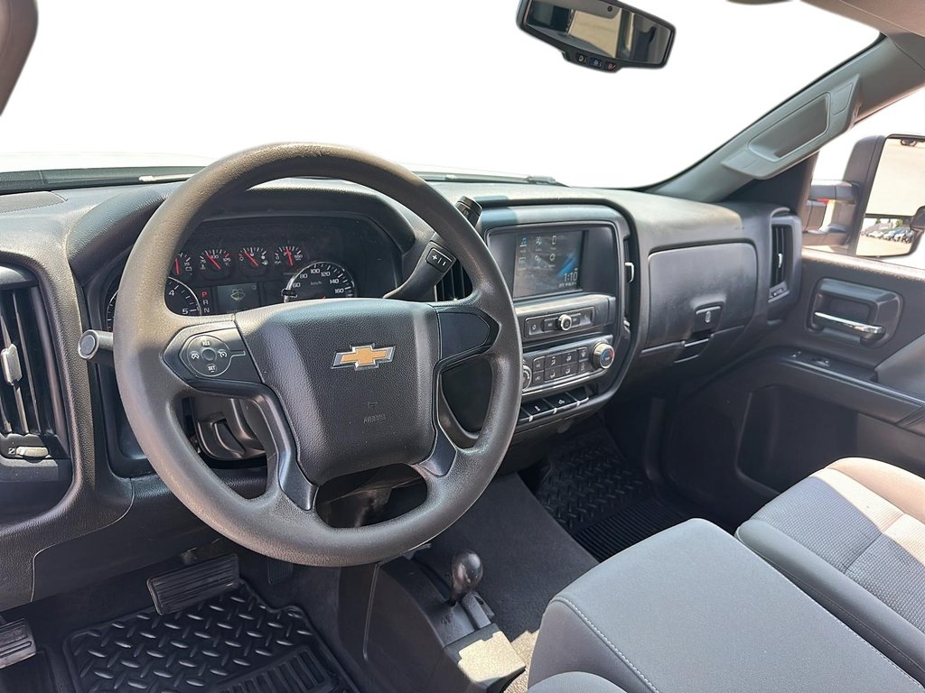2019 Chevrolet Silverado 2500 Double 4x4 WT Standard Box in Stratford, Ontario - 8 - w1024h768px