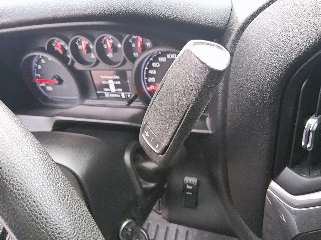 2020 Chevrolet Silverado 2500 New Crew 4x4 WT Standard Box in Stratford, Ontario - 15 - w1024h768px