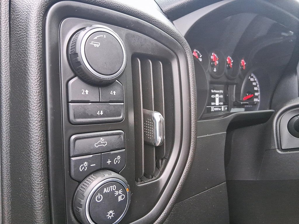 2020 Chevrolet Silverado 2500 New Crew 4x4 WT Standard Box in Stratford, Ontario - 16 - w1024h768px