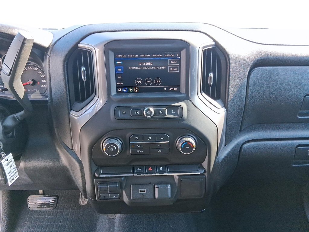 2020 Chevrolet Silverado 2500 New Crew 4x4 Custom Standard Box in Stratford, Ontario - 16 - w1024h768px