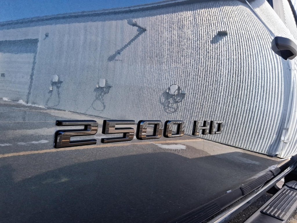 2020 Chevrolet Silverado 2500 New Crew 4x4 Custom Standard Box in Stratford, Ontario - 6 - w1024h768px