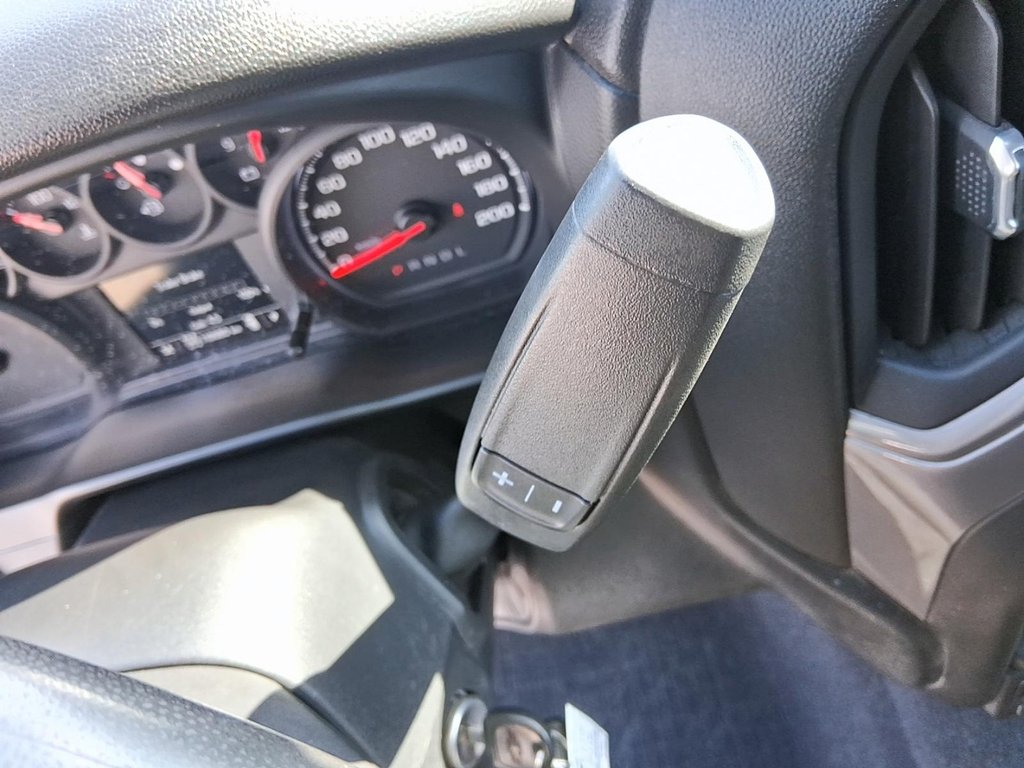 2020 Chevrolet Silverado 2500 New Crew 4x4 Custom Standard Box in Stratford, Ontario - 17 - w1024h768px