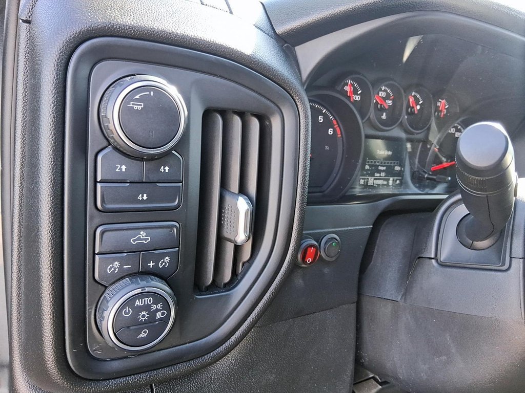 2020 Chevrolet Silverado 2500 New Crew 4x4 Custom Standard Box in Stratford, Ontario - 18 - w1024h768px