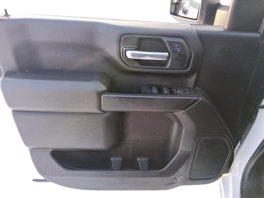 2022 Chevrolet Silverado 2500 Crew 4x4 Custom Standard Box in Stratford, Ontario - 11 - w1024h768px