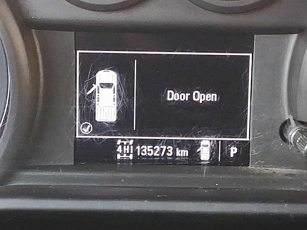 2022 Chevrolet Silverado 2500 Crew 4x4 Custom Standard Box in Stratford, Ontario - 13 - w1024h768px