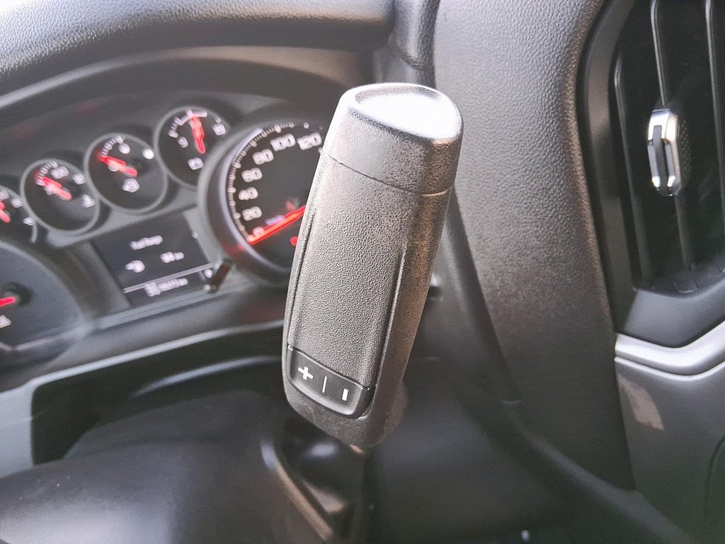 2022 Chevrolet Silverado 2500 Crew 4x4 Custom Standard Box in Stratford, Ontario - 16 - w1024h768px