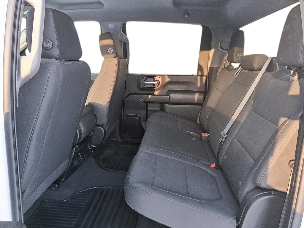 2022 Chevrolet Silverado 2500 Crew 4x4 Custom Standard Box in Stratford, Ontario - 9 - w1024h768px