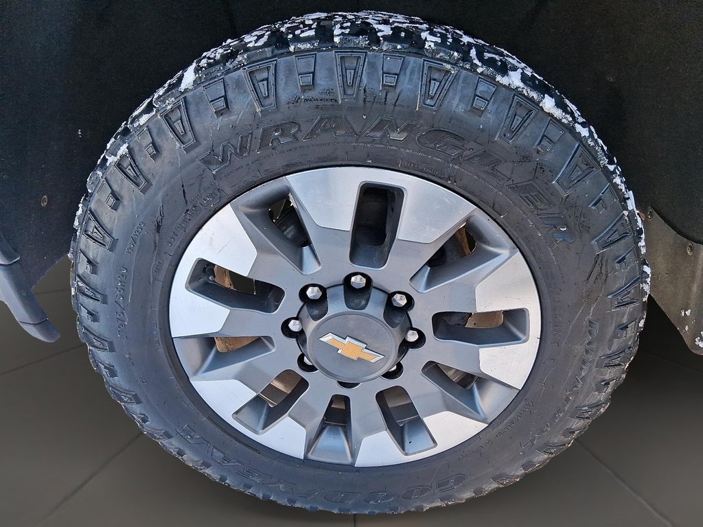 2022 Chevrolet Silverado 2500 Crew 4x4 Custom Standard Box in Stratford, Ontario - 7 - w1024h768px