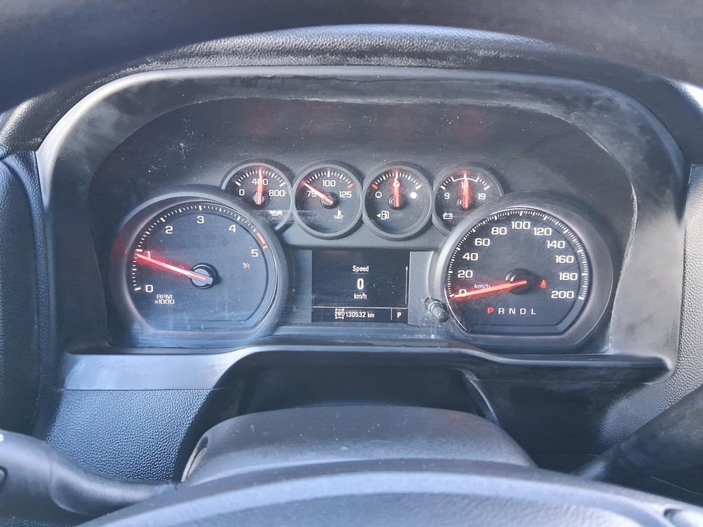 2022 Chevrolet Silverado 2500 Crew 4x4 Custom Standard Box in Stratford, Ontario - 14 - w1024h768px