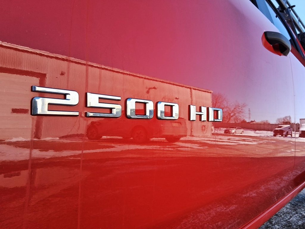 2022 Chevrolet Silverado 2500 Crew 4x4 Custom Standard Box in Stratford, Ontario - 6 - w1024h768px