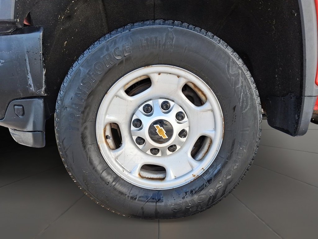 2022 Chevrolet Silverado 2500 Crew 4x4 Custom Standard Box in Stratford, Ontario - 7 - w1024h768px