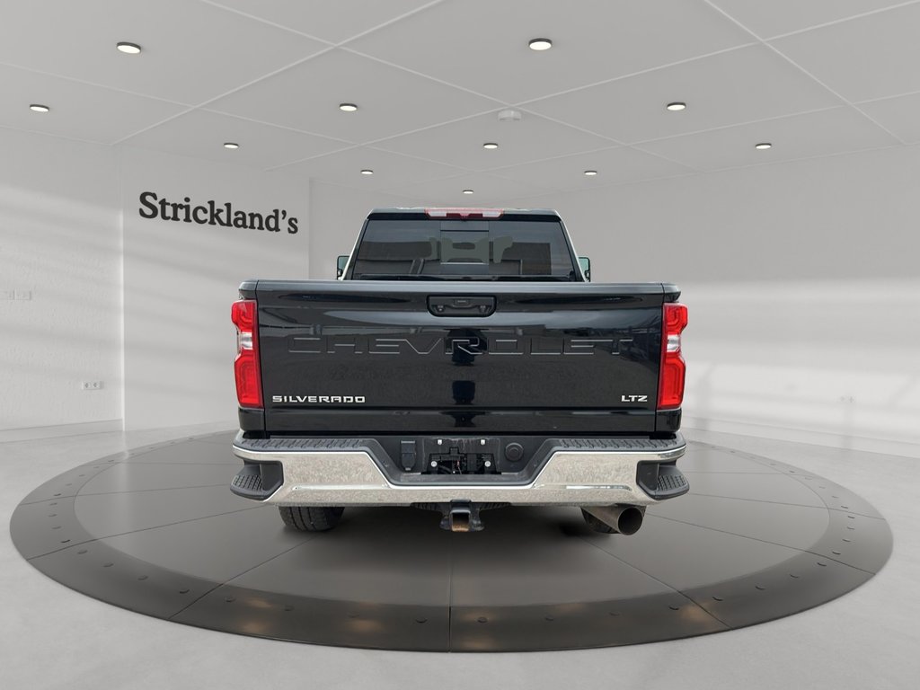 2023  Silverado 2500 Crew 4x4 LTZ Standard Box in Stratford, Ontario - 3 - w1024h768px